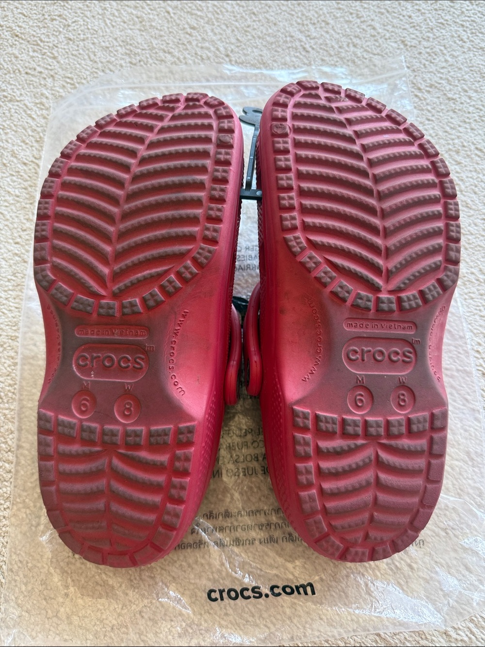 Red crocs - Picture 5 of 6